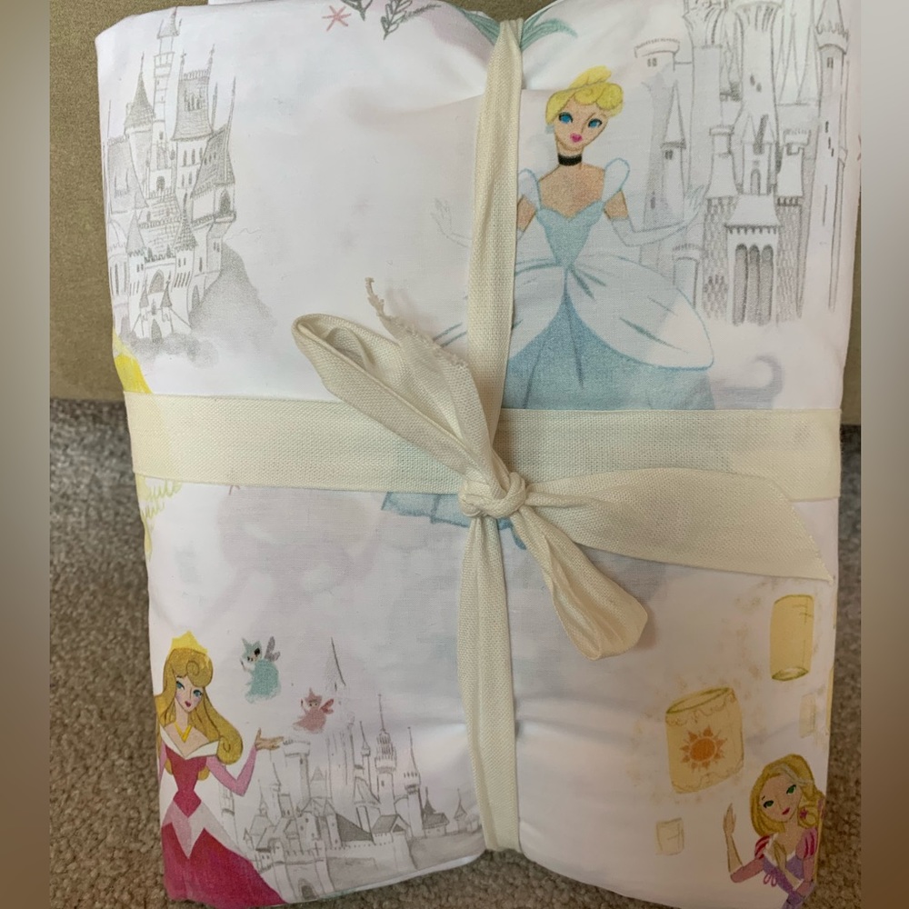 Brand New Pottery Barn TWIN Princess Castles Organic Sheet Set